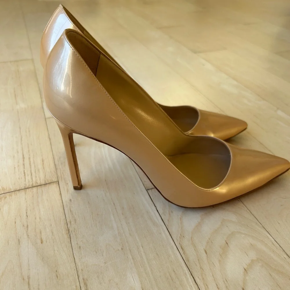 Manolo Blahnik Nude BB 105 Patent Leather Pointed Toe Pumps Size 8 1/2 (38.5 EU)